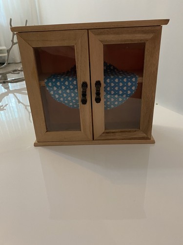 Spielzeug schrank